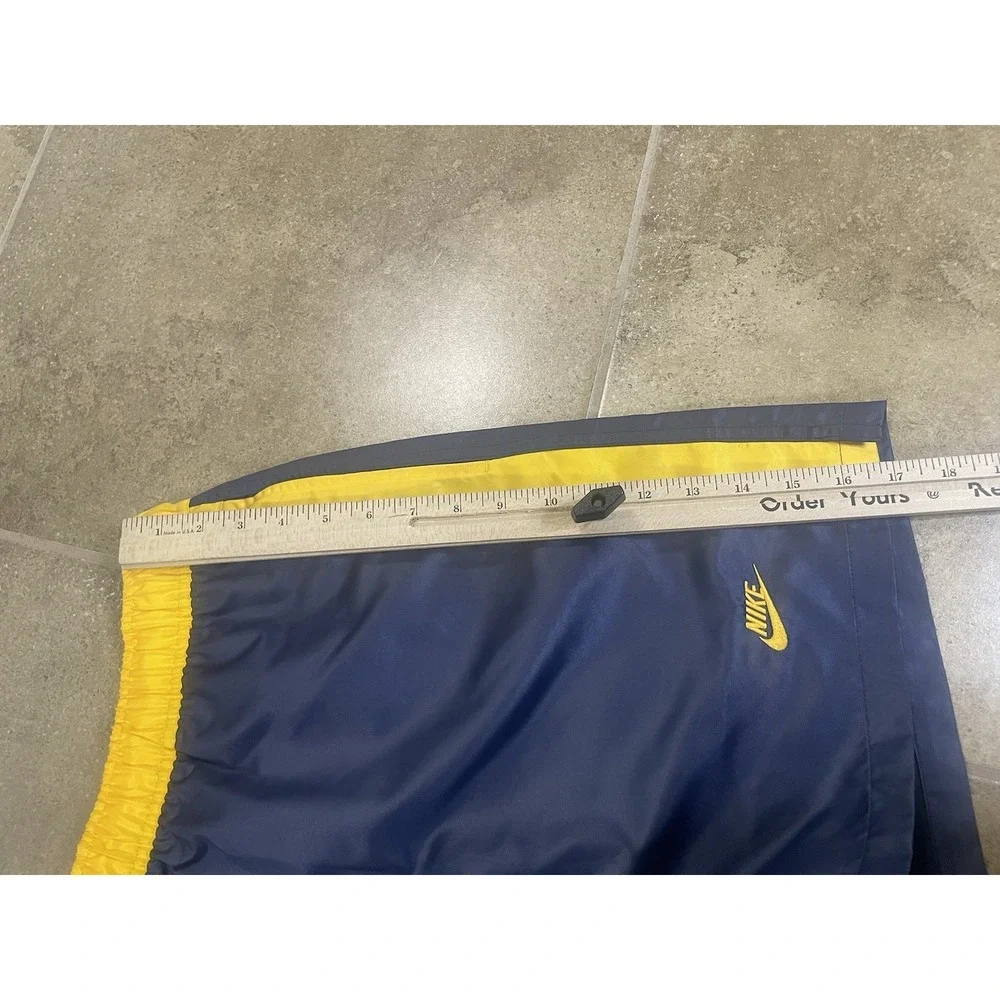 Nike Sportswear Club Flow Mens Sz L Athletic Shorts HJ1952-451 Navy Blue Gold